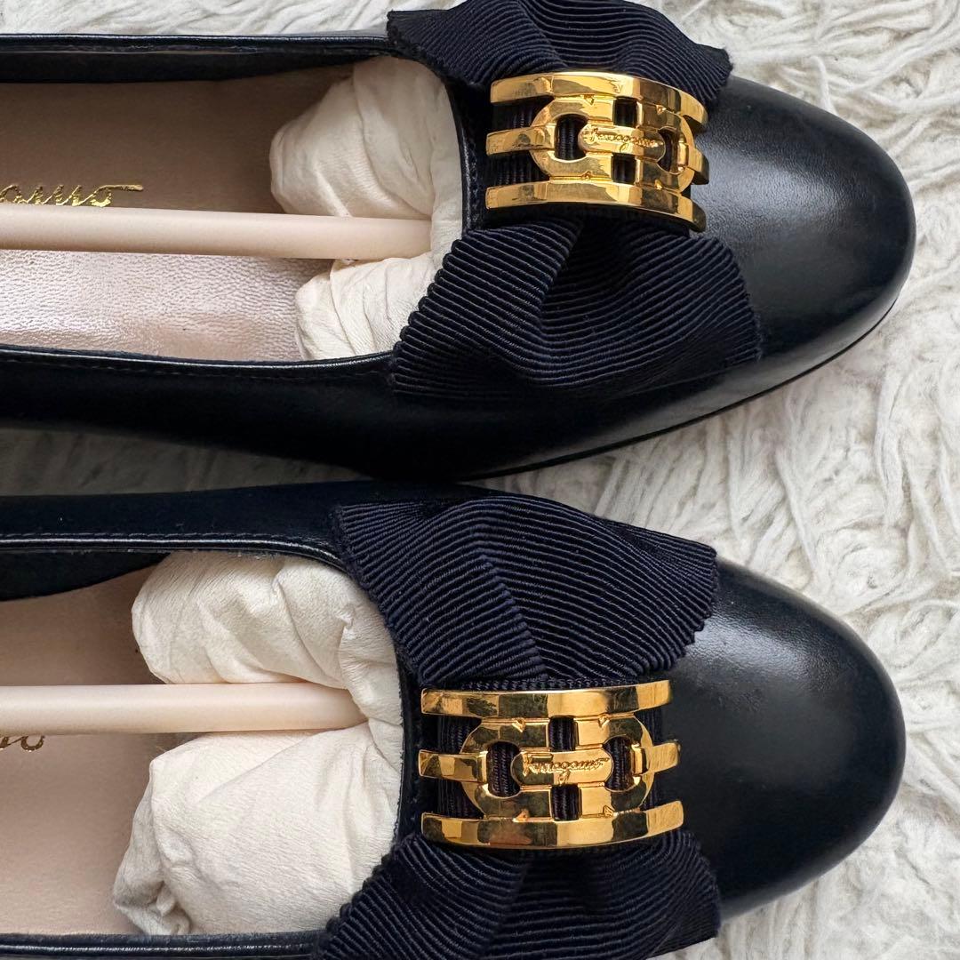 未使用級　サルヴァトーレ・フェラガモ23cm NOSTALGIA ヴァラリボン