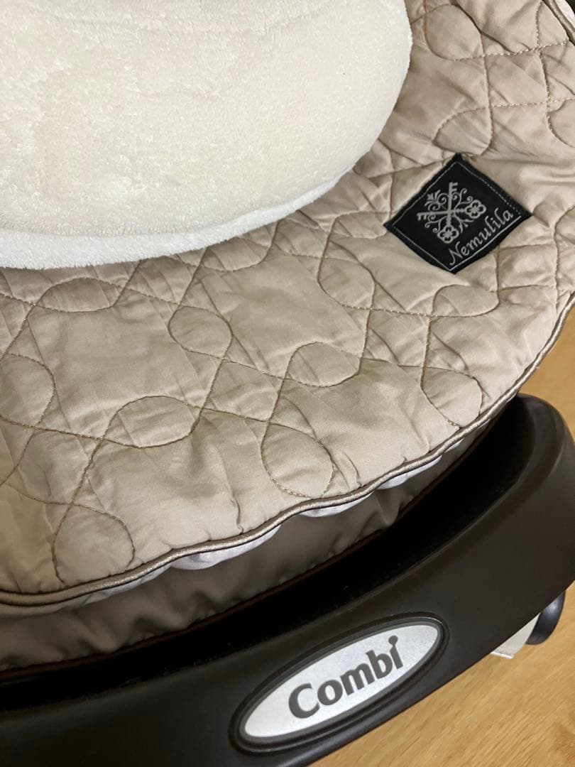 コンビネムリラAUTO SWING抱っこプラスお譲り先様募集中です。