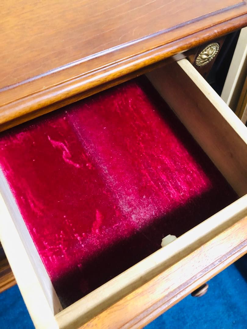 来た！アンティーク　西洋家具　キャビネット　クラシックスタイル木製タンス