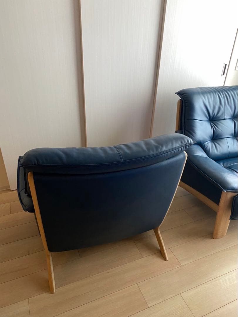 値下げしました！カリモク美品⭐️ ネイビー レザー 1人掛けソファx一脚