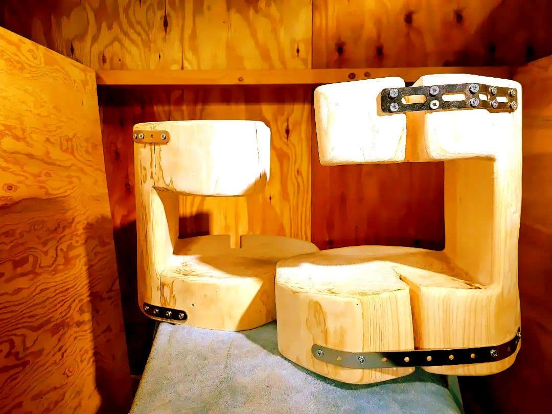 オリジナルデザイン天然ひのき 丸太 組合わせ 双子 椅子 テーブル高さ約43cm