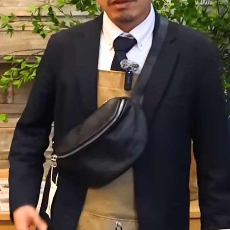 カワニシカバン　cobii（コビー） 撥水レザー ボディバッグ　ブラック