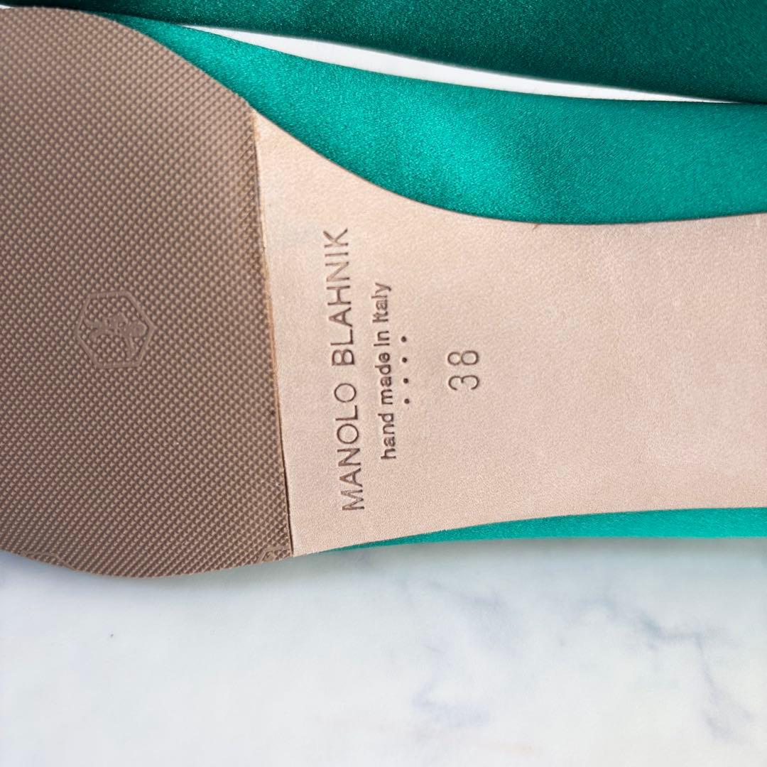 極美品 マノロブラニク 38 ハンギシ サテン フラットパンプス ビジュー 緑