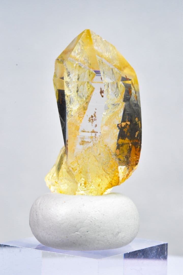 ガネーシュヒマール ヒンドゥン産 大きな剥離面クリアポイント