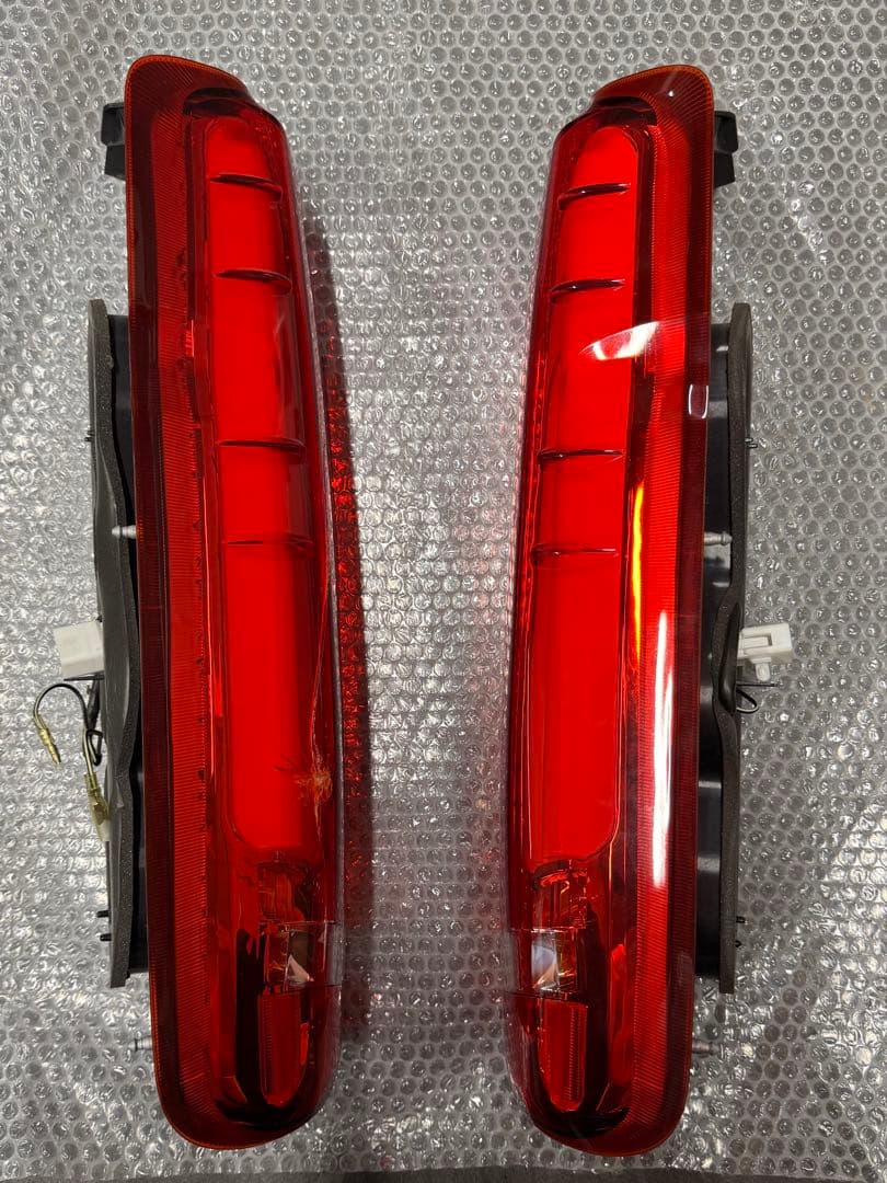 【左割れあり】Valenti ハイエース テールランプ 03663627