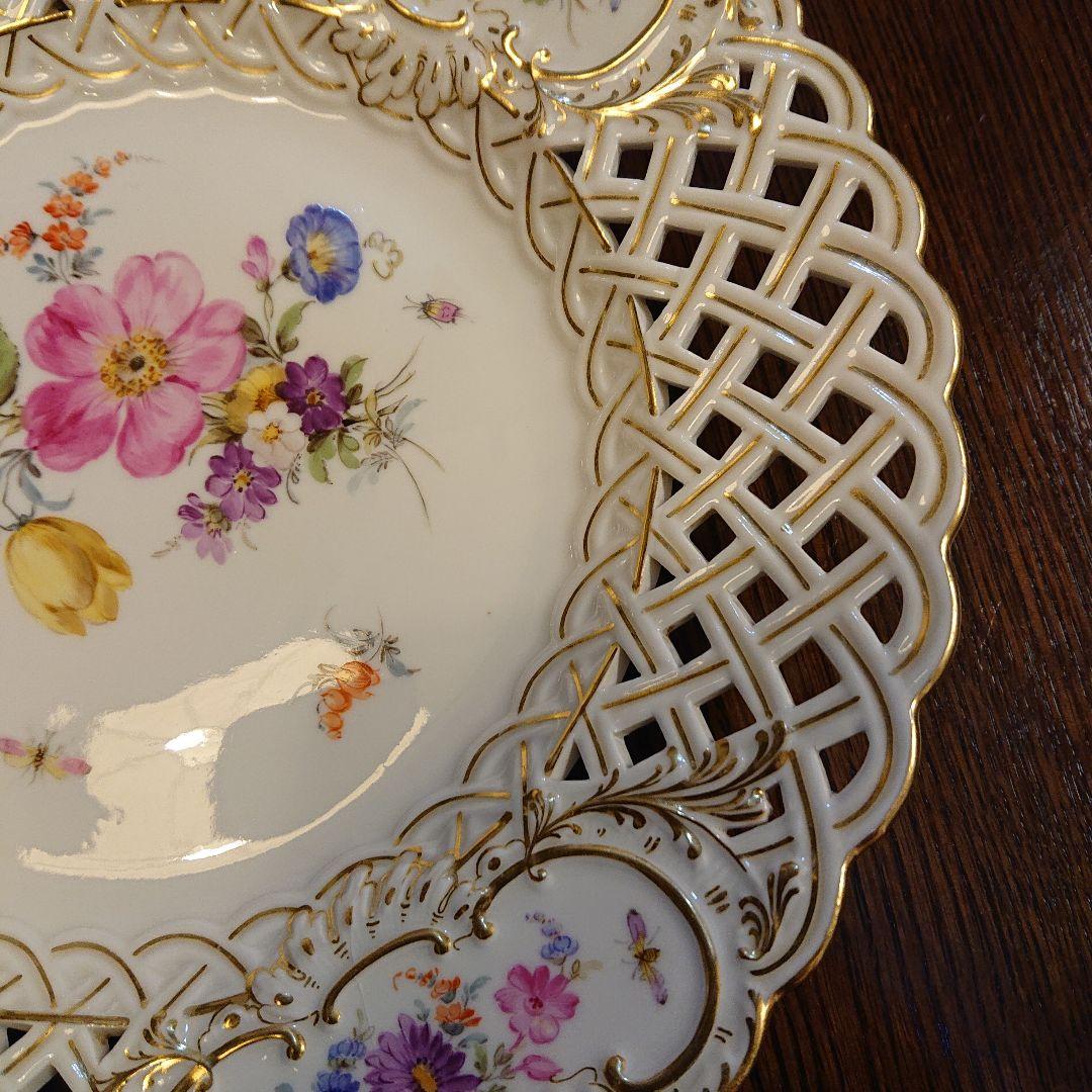 マイセン24㎝花束と昆虫の手描きが美しい金彩透かし皿・アンテイク・ボタン双剣