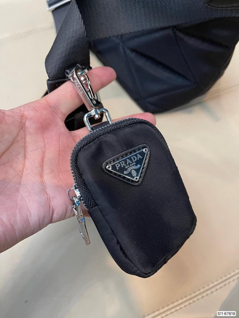 国内即発ノベルティ　ハンドバッグです　ブラック　バッグ