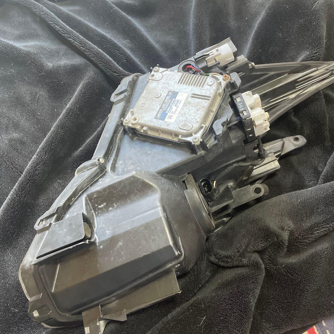 30 前期　プリウス LED ヘッドライト 左右セット コンピューター付き