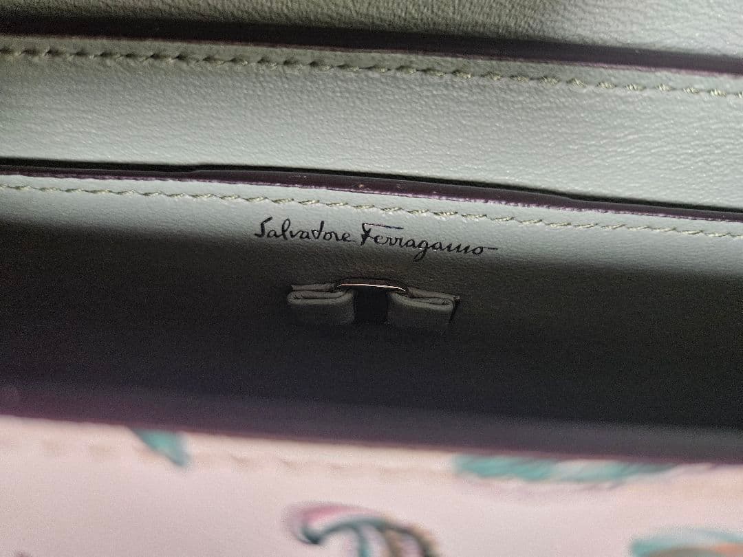 フェラガモ　ショルダーバッグ　値下げ不可