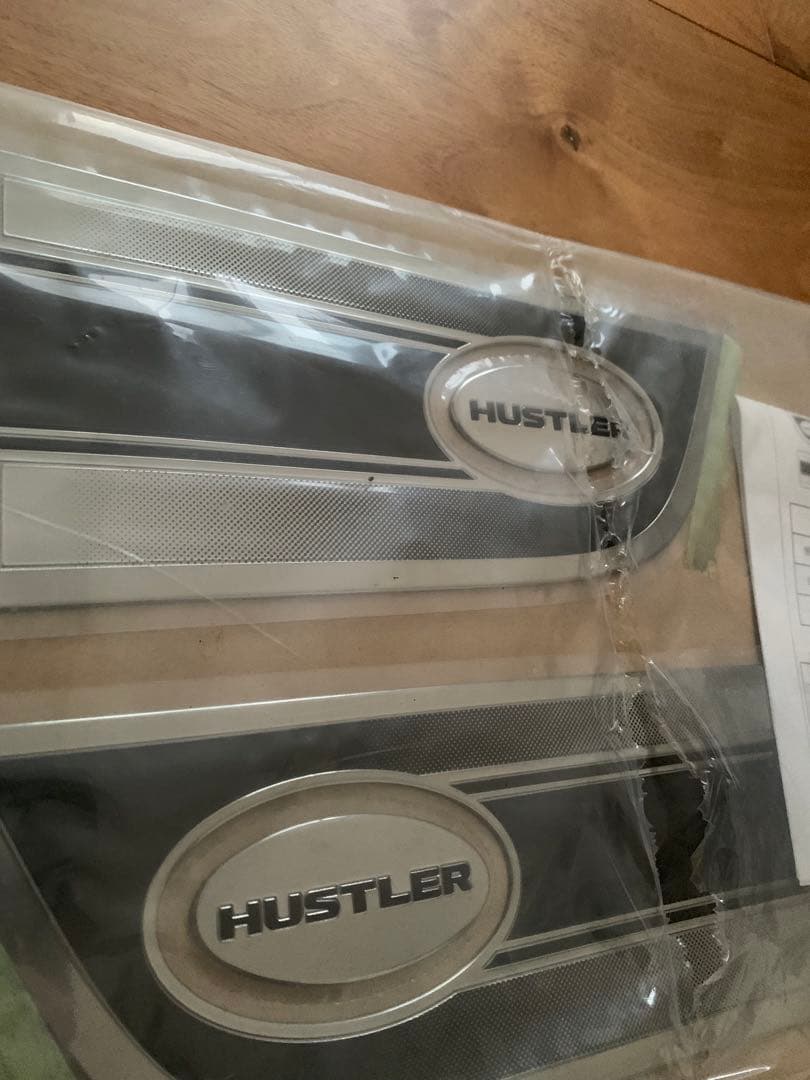 純正 スズキ ハスラー フェンダーガーニッシュストライプ　左右セット新品未使用