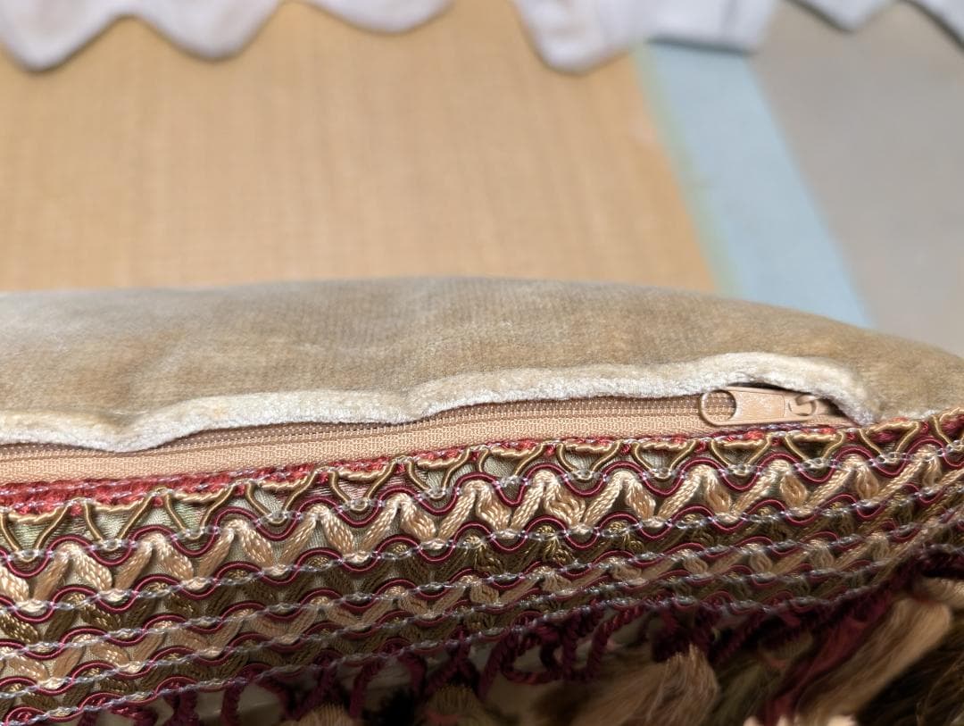 お洒落なクッション　アンティーク調