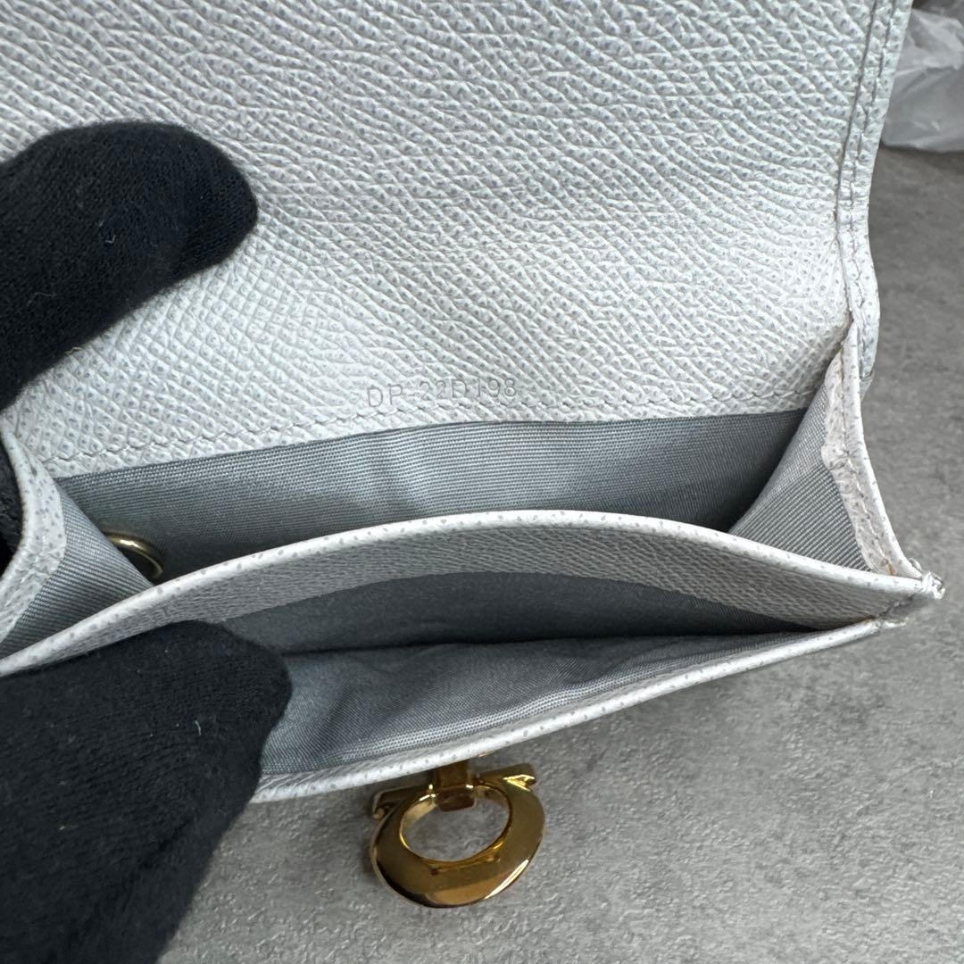 美品！サルヴァトーレフェラガモ カードケース ガンチーニ　レザー名刺ケース