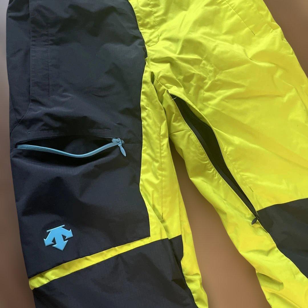 お値下げ！デサント黒/イエロー色★スキーウェア バックポケット付き　上下Lサイズ