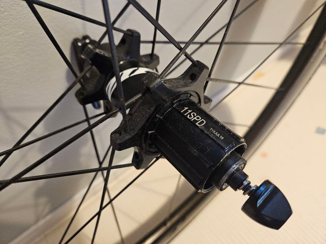 す*も様 ZIPP 404 クリンチャー カーボンホイール