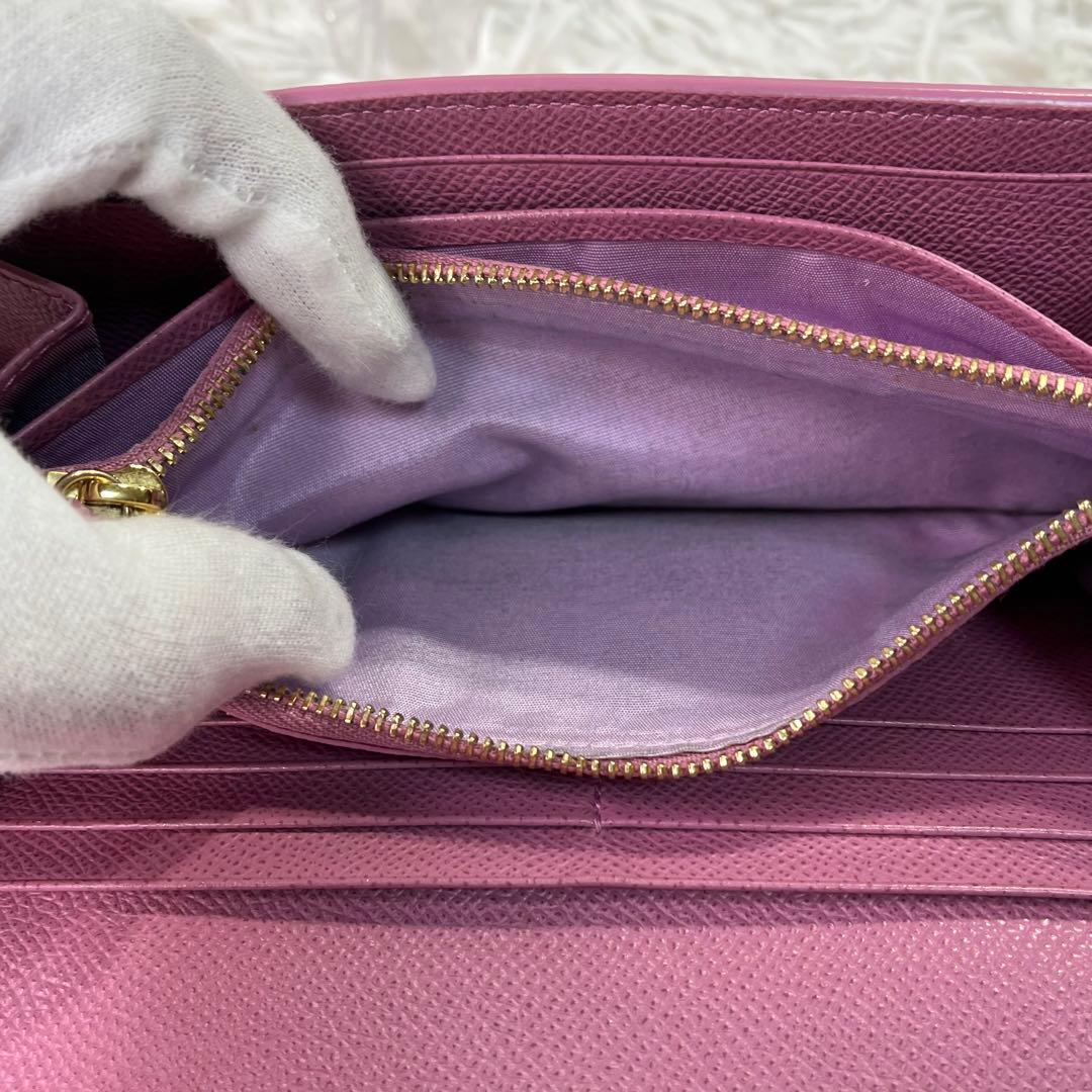 良品✨Ferragamo フェラガモ 二つ折り長財布 ガンチーニ　レザー ピンク