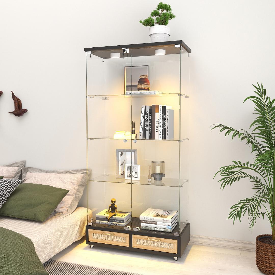 【ブラック+ナチュラル】LED藤編引出し付 ガラス収納キャビネット4段 両開ドア