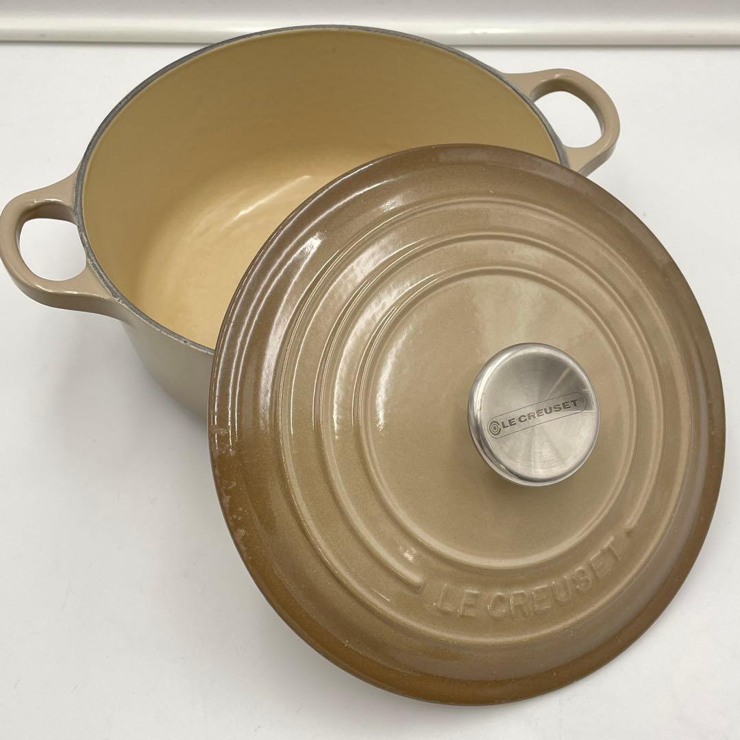ル・クルーゼ ココット・ロンド 20cm ベージュ系　シルバーツマミ　希少色