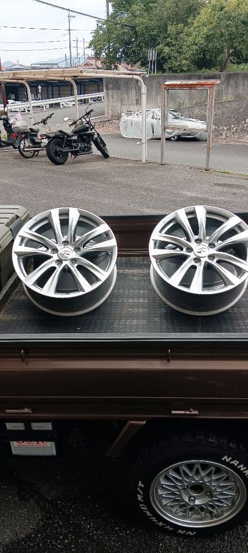 インフィニティ 18インチホイール シルバー新車外し、４本セット