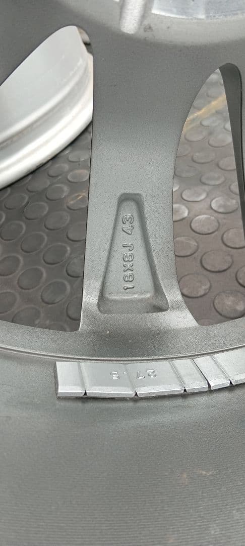 インフィニティ 18インチホイール シルバー新車外し、４本セット