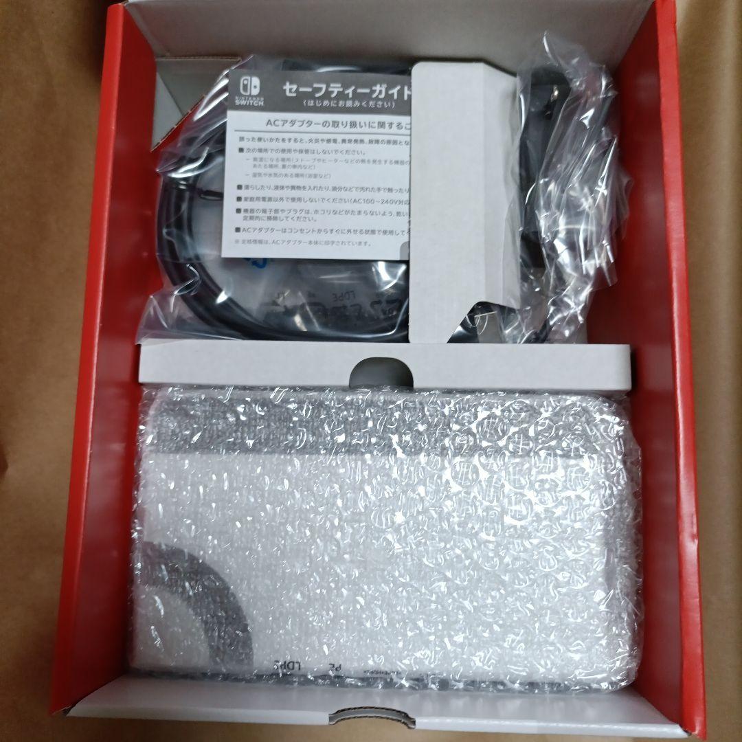 新品　Nintendo Switch 本体