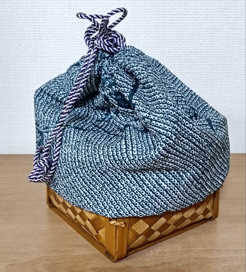 喜多里加作　織部釉茶碗　金彩陶印