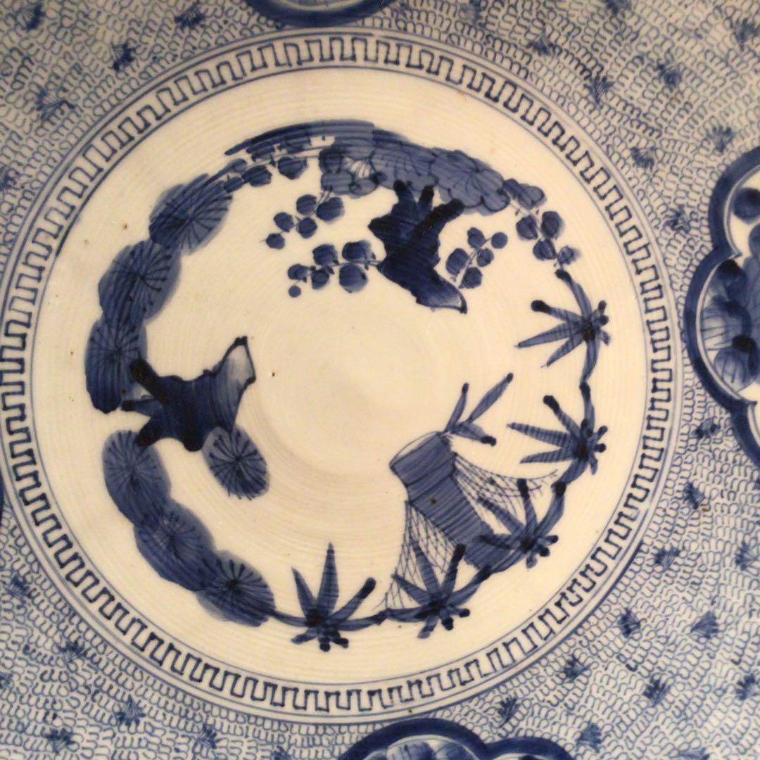 A864 古伊万里　染付　微塵唐草　窓絵牡丹に菊　大皿　（1尺3寸）1枚