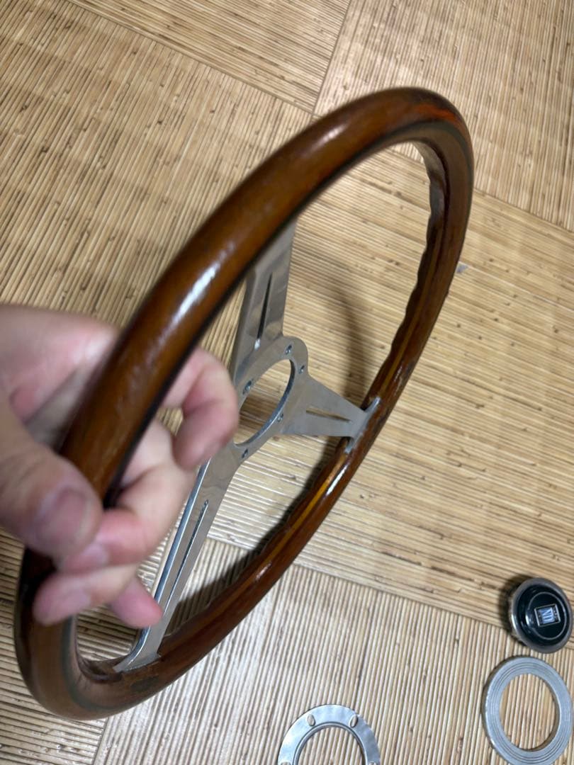 つー本物ナルディー　クラシックウッドステアリング36.5パイ旧車ビンテー