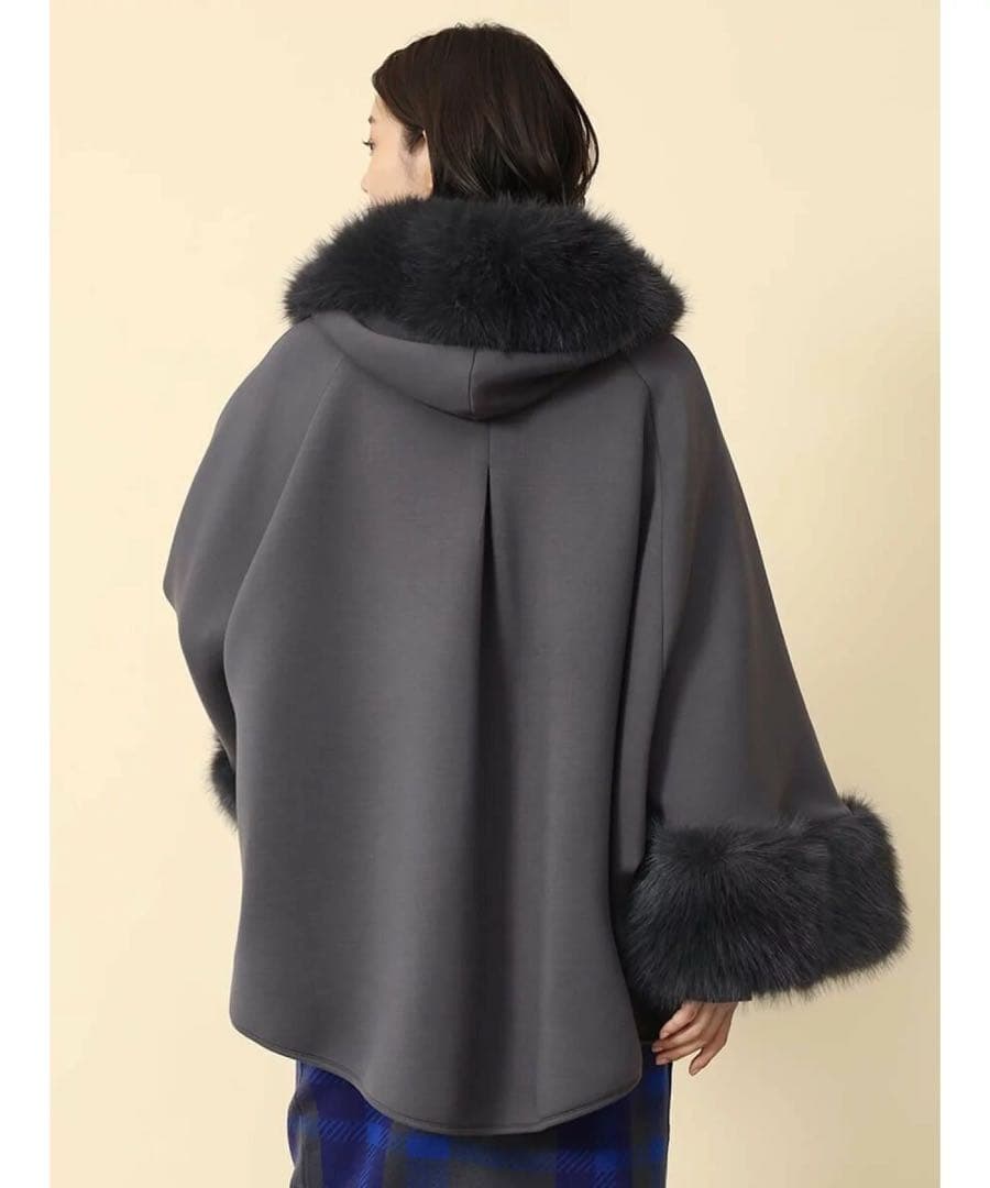 ヤマダヤ　フェンネル　ファー付き フードポンチョ　チャコールグレー【新品未使用】