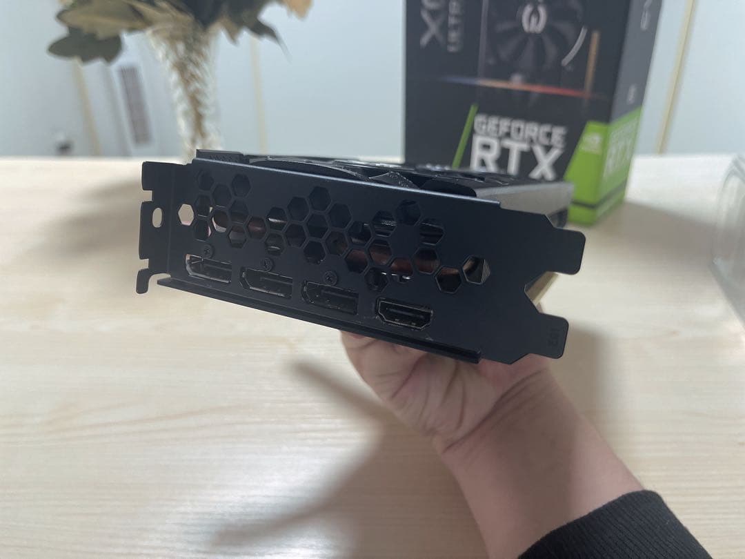 グラフィックボード・グラボ・ビデオカード GeForce RTX 3070 Ti XC3 Ultra