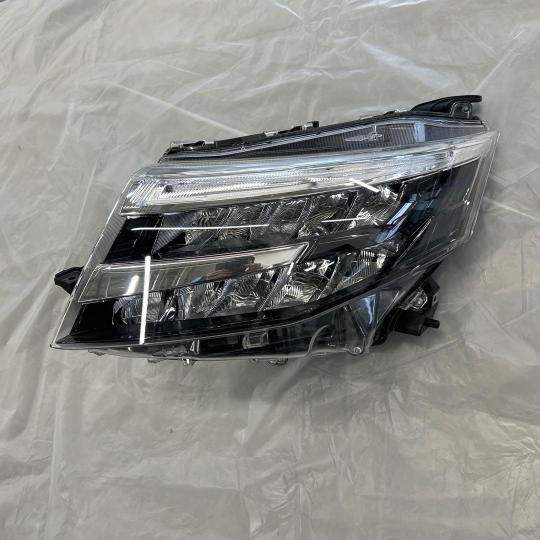 ルーミー左ヘッドライト中古品