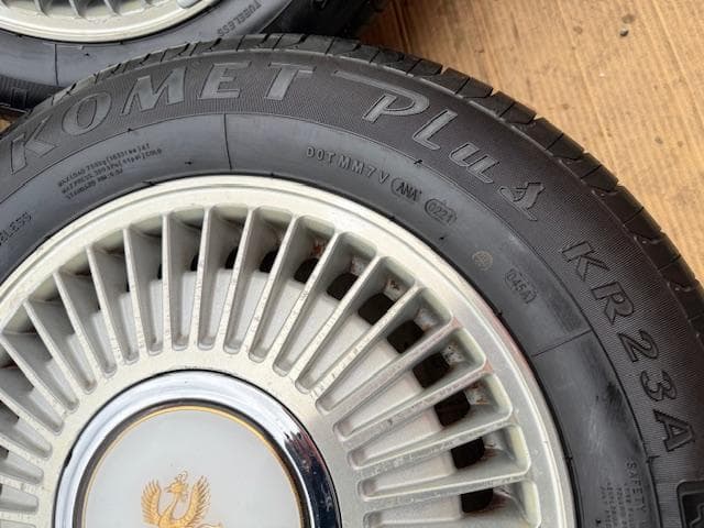 専用　希少!!トヨタ センチュリー 純正 キャップ付き 225/60R16