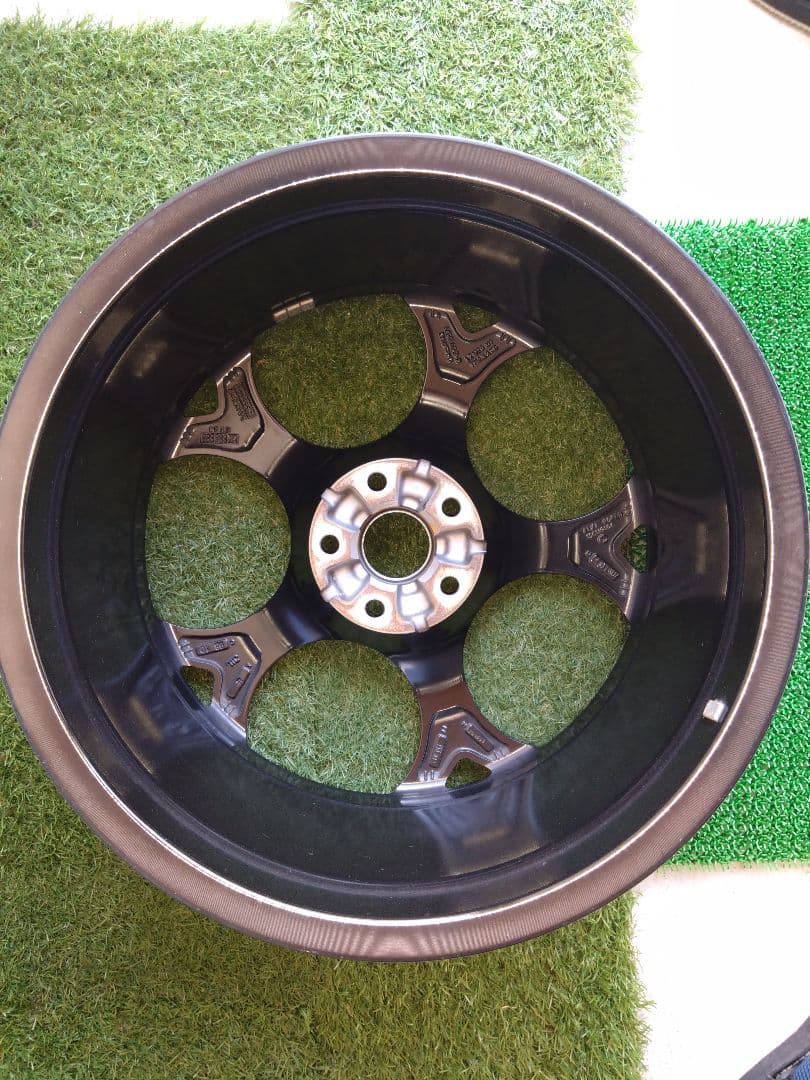 アルファロメオ　ジュリアベローチェ　グレー19インチ梅ホイール　１本　ガリ傷あり