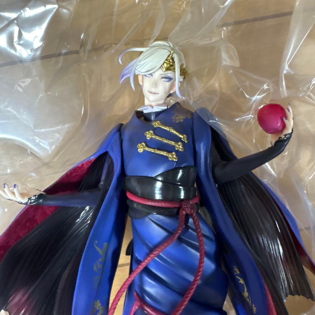 け*】様 ツイステ　ヴィル　1/8スケールフィギュア　アニプレックス　缶バッジ