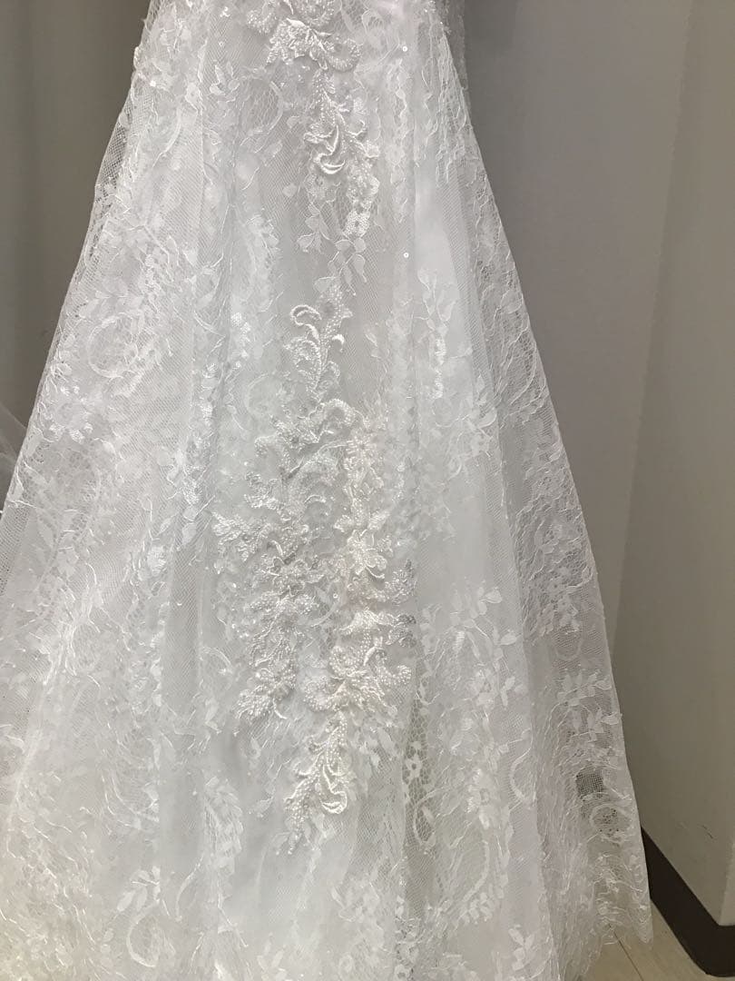 レースが綺麗ハイネック　長袖ウェディングドレス