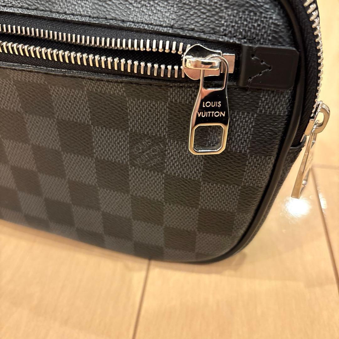 ルイヴィトン　ほぼ未使用品 ダミエグラフィット アンブレール　ショルダーバッグ