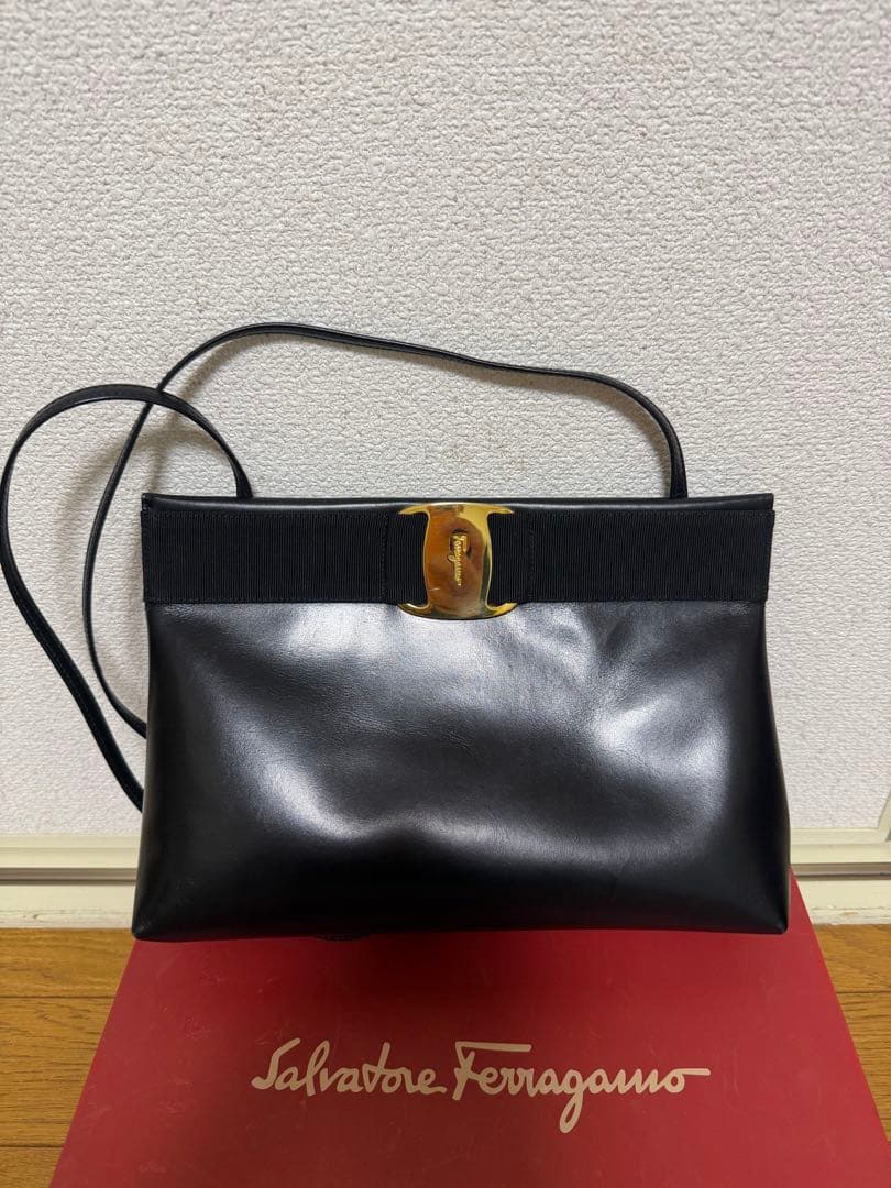 【極美品】【ヴィンテージ】サルバトーレフェラガモ　ショルダーバッグ　ブラック