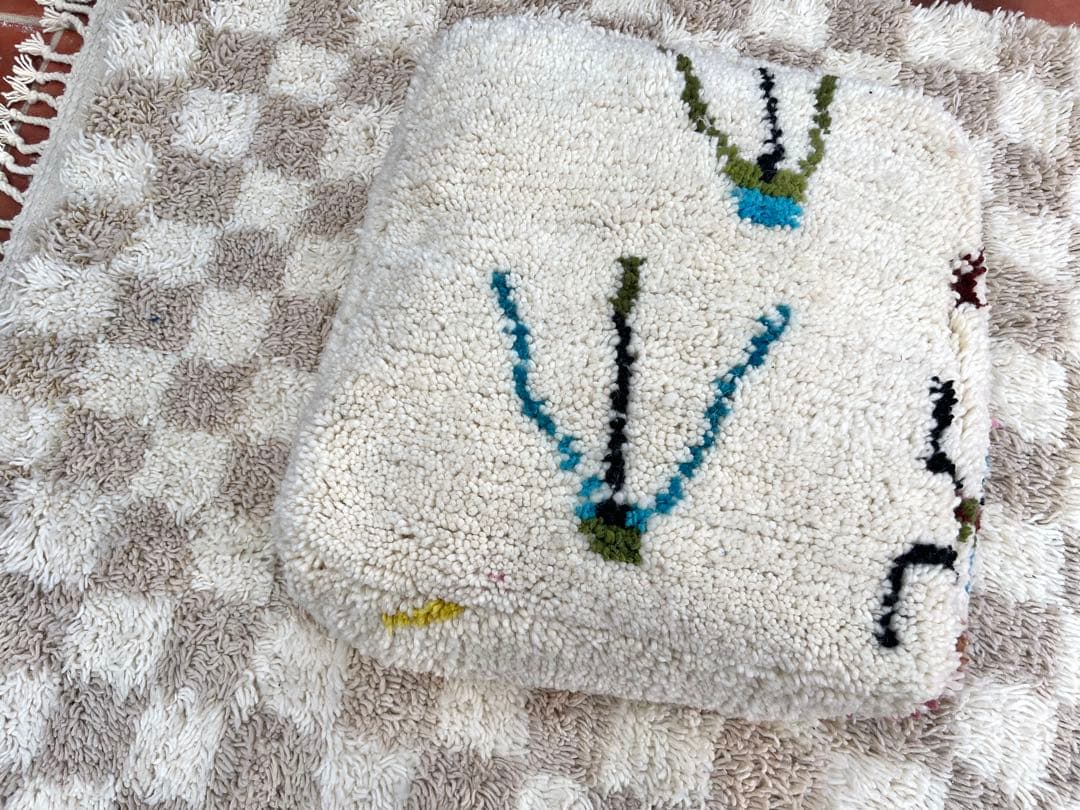 モロッコ　プフ　2点pouf アジラル　オットマン 　ラグ　135 138