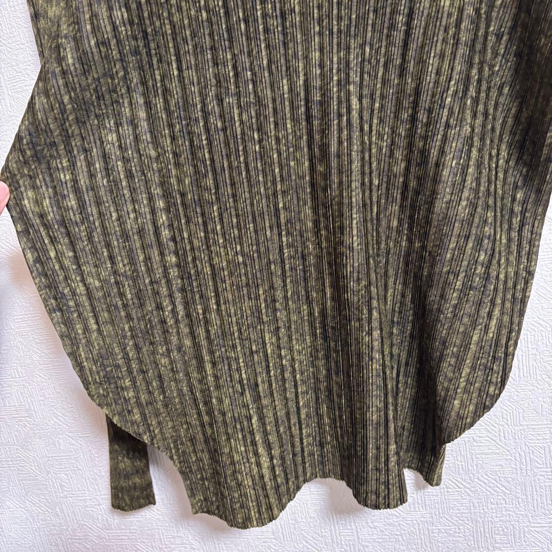PLEATS PLEASE イッセイミヤケ プリーツプリーズ カーキ トップス