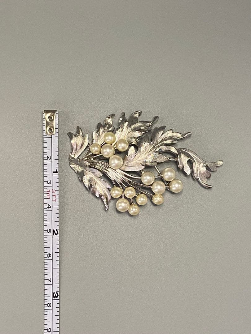 lotuscloud 2542⭐️TRIFARI トリファリヴィンテージブローチ