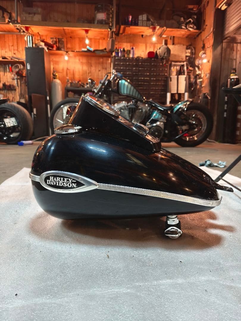 ハーレーダビットソン　FLSTC純正タンク