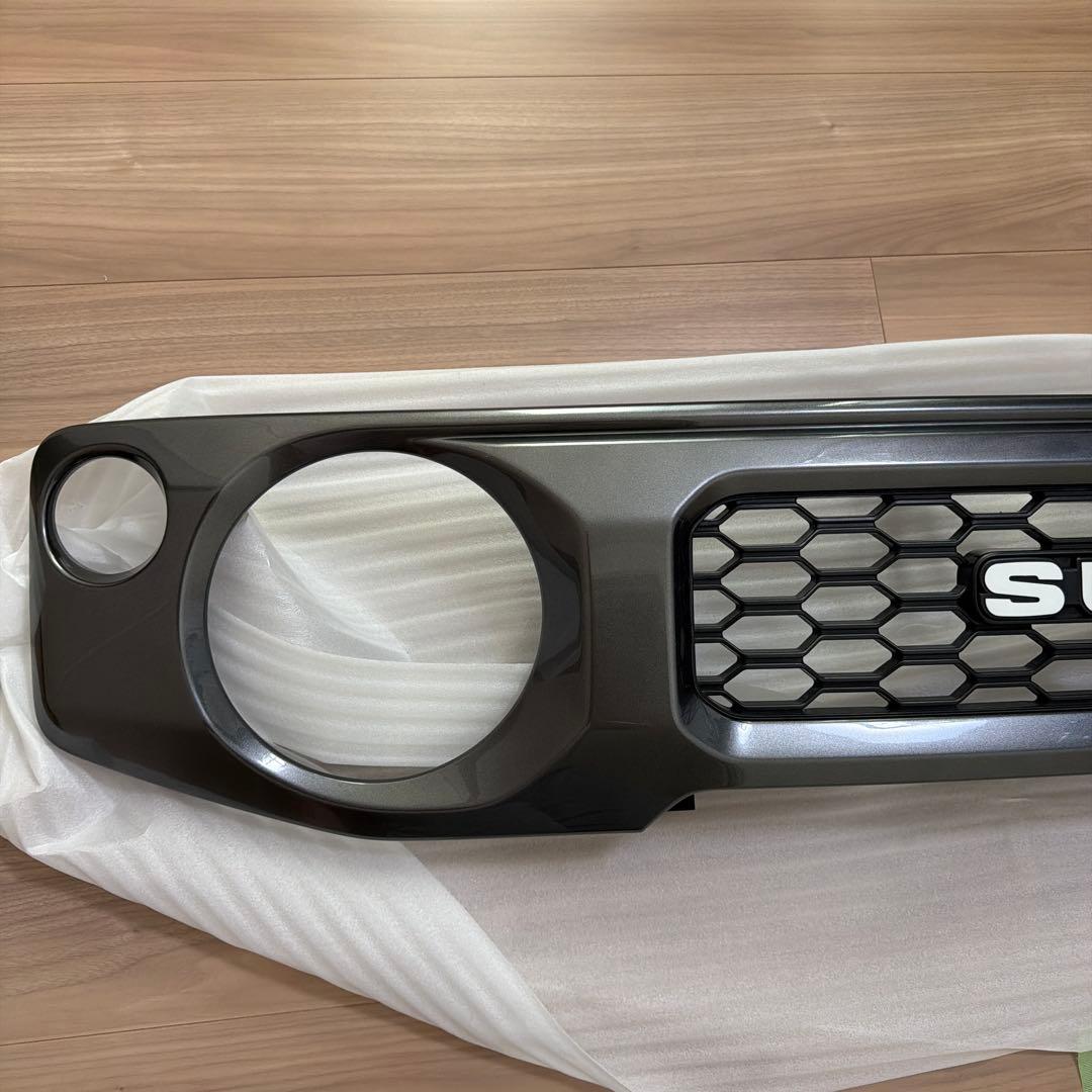 SUZUKI純正オプションフロントグリル ジムニー用　ガンメタ