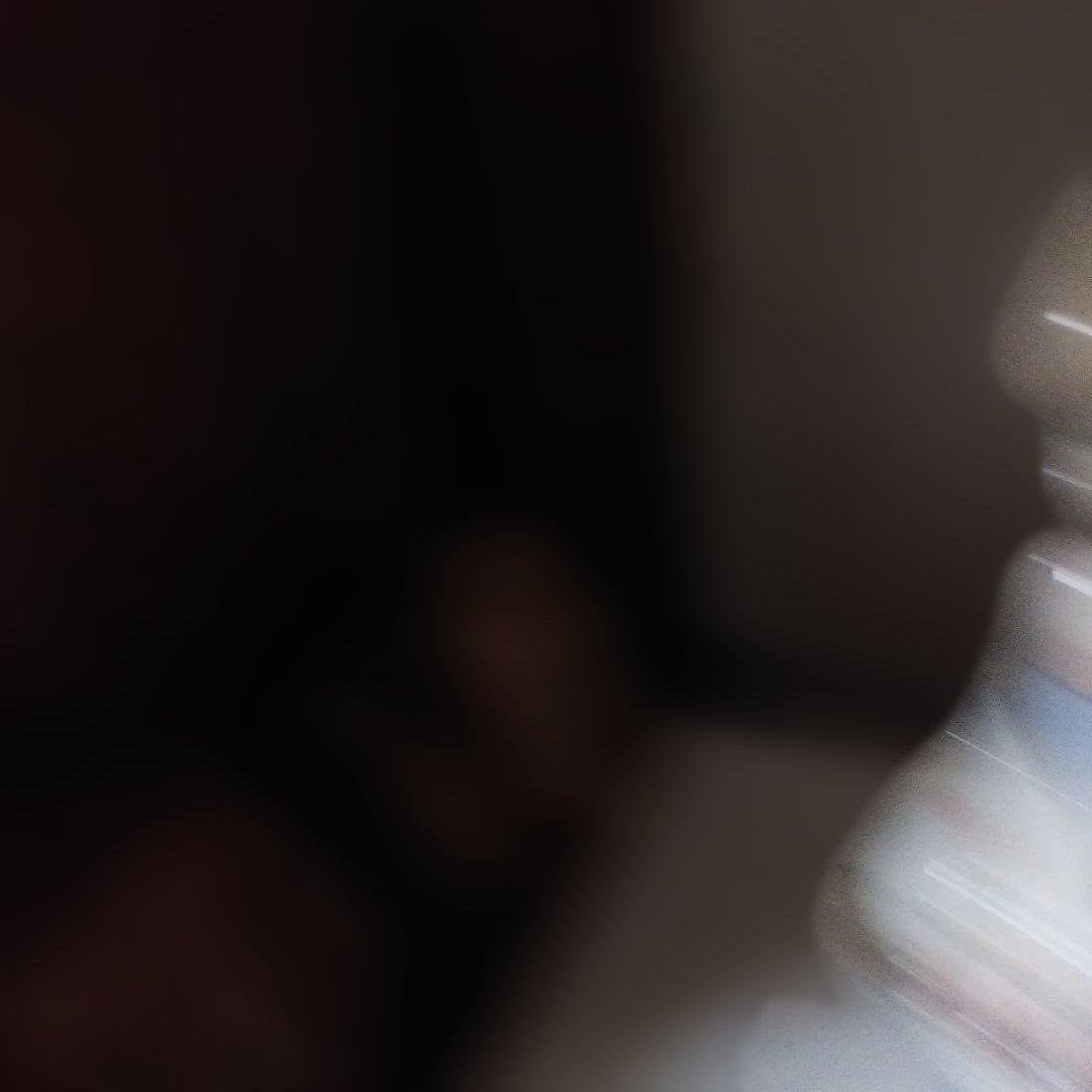 少女の陶器フィギュア 青いドレス