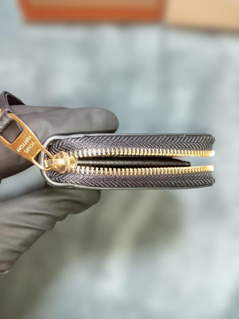 LOUIS VUITTON ケース・小銭入れかなり綺麗な商品