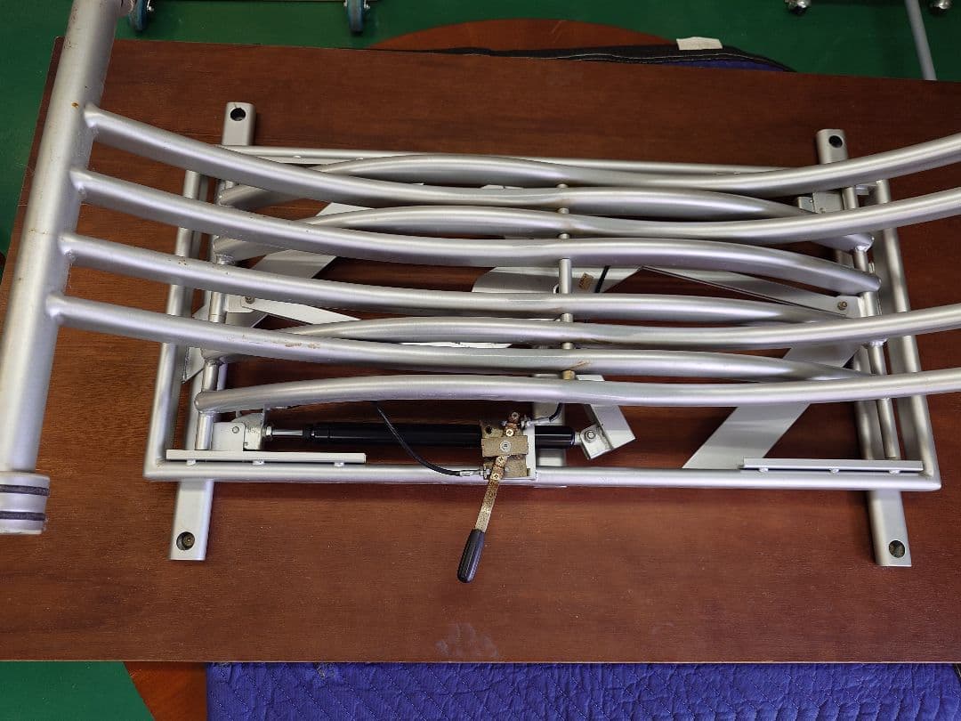 ★期間限定セール★　昇降式テーブル ダークブラウン　無段階調整