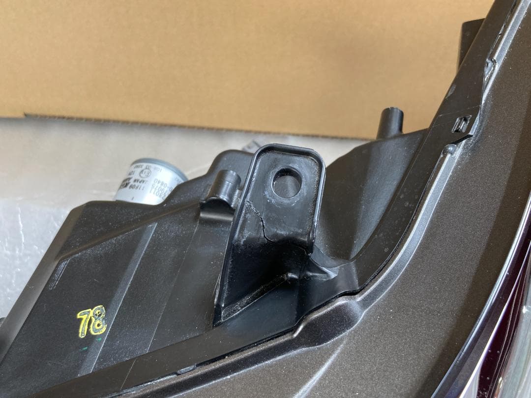 レクサスHS250ｈ　後期　左ヘッドライト