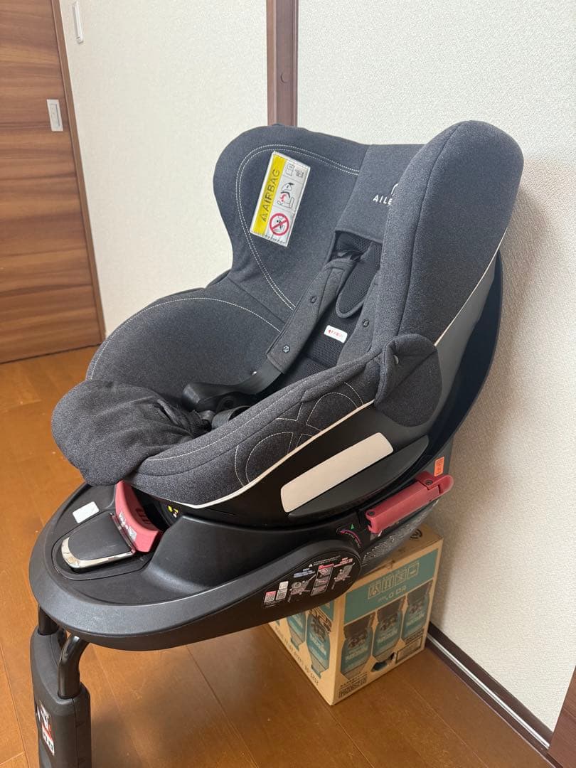 美品 AILEBEBE チャイルドシート ブラック KURUTO4S エールべべ
