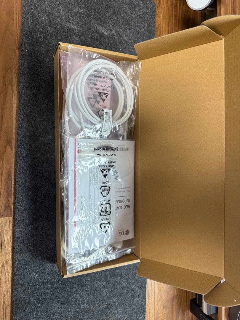 【保証期間有/美品/付属品完備】LG ゲーミングモニター31.5インチ/4K