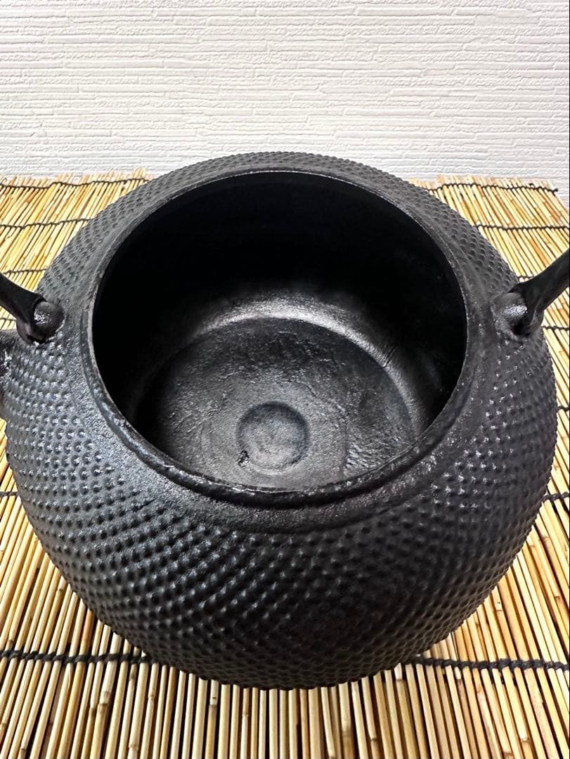 未使用、保管品　南部長文堂 二代目 長谷川文雄造　鬼アラレ　南部鉄瓶　南部鉄器