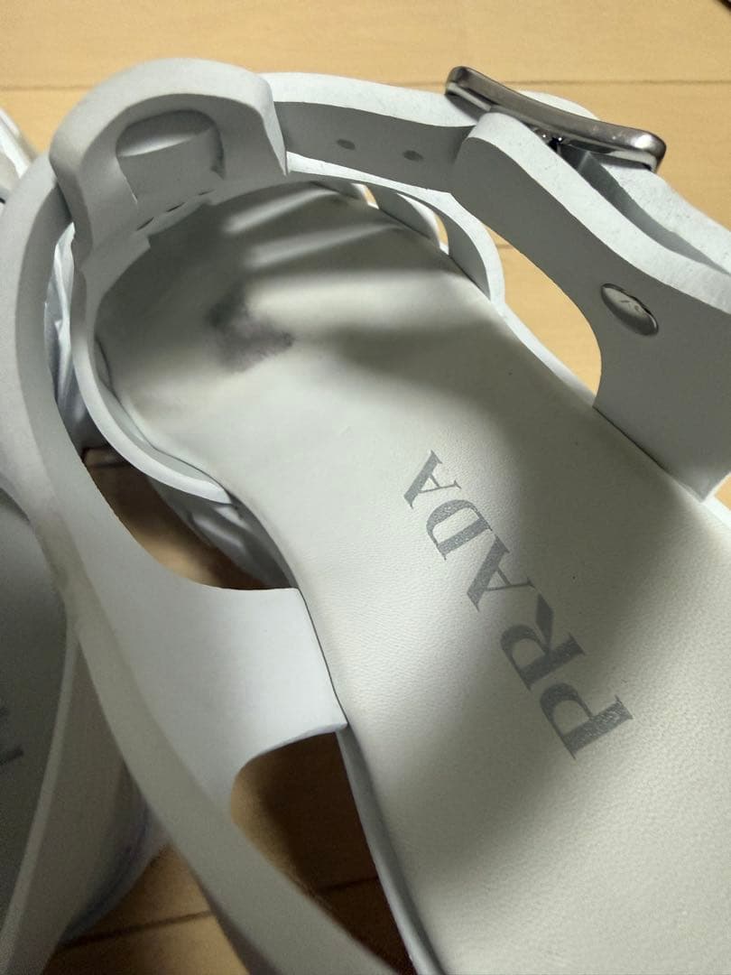 PRADA ラバーサンダル　ホワイト　箱付