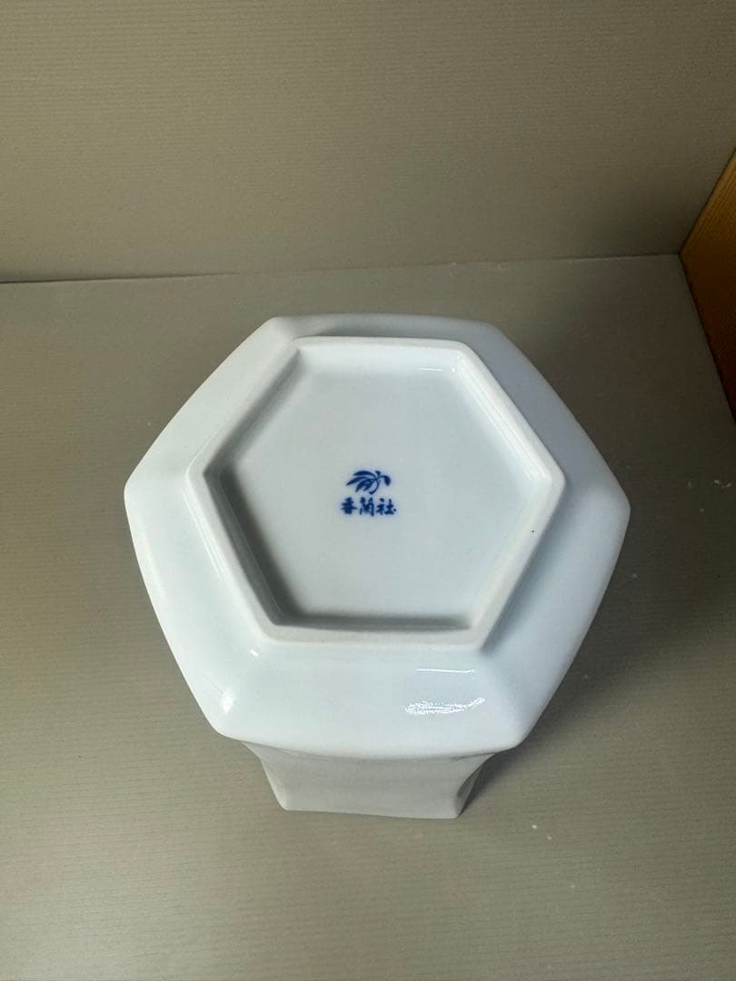 2564  香蘭社　薔薇　六角花瓶　未使用